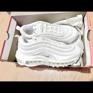 Shown: White/Black/Wolf Grey
Style: 921826-101